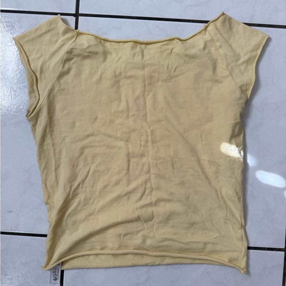 Urban Outfitters Light Yellow Short Sleeve Top - Picture 2 of 3